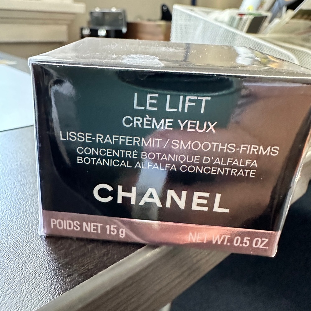 Chanel Le Lift Eye Cream unopened! 0.5oz